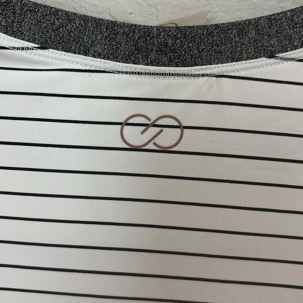 CALIA Rashguard top - Picture 3 of 5